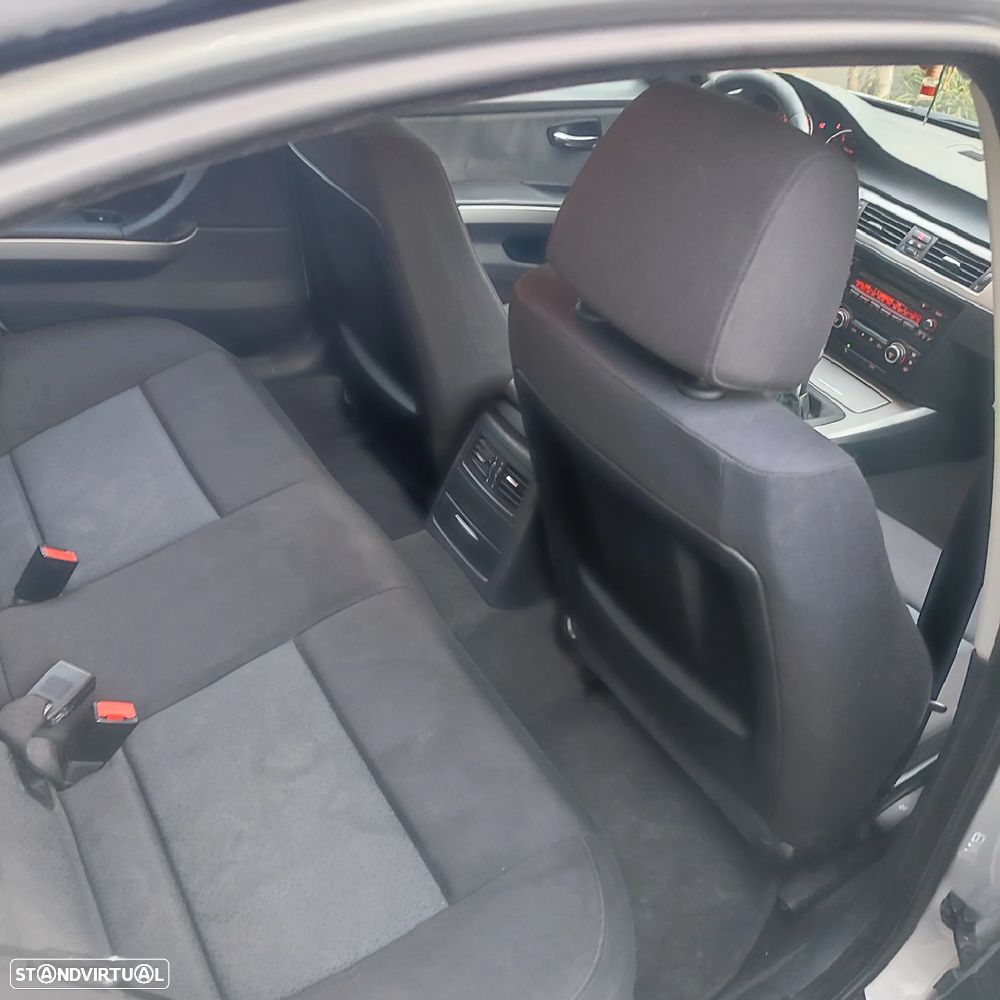 BMW 320 d Dynamic - 2