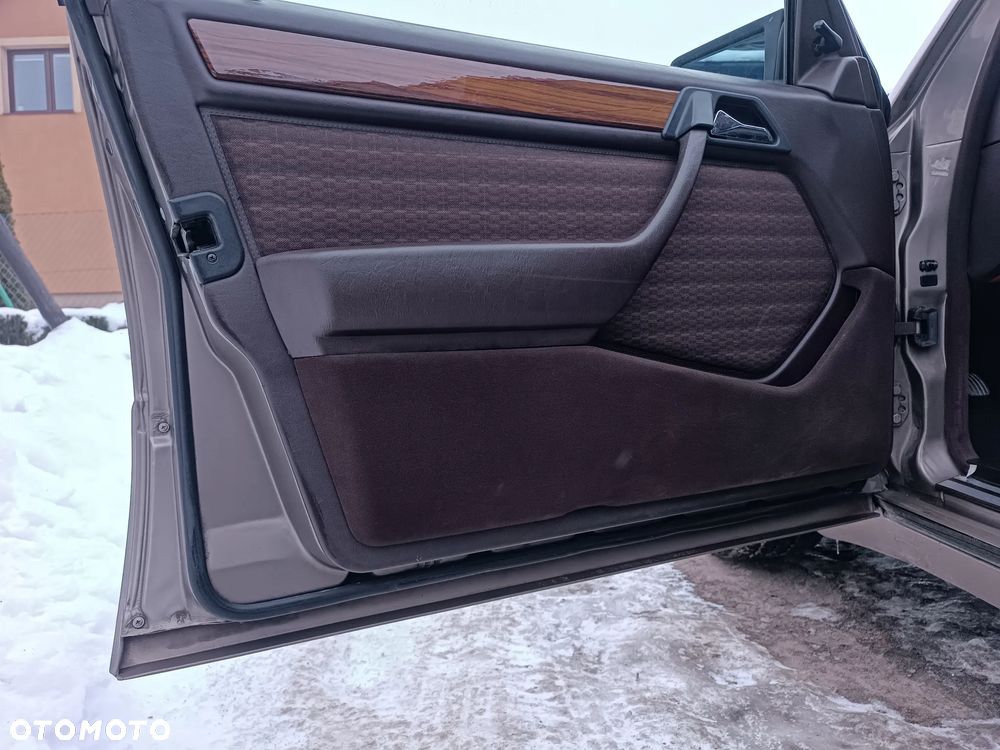Mercedes-Benz W124 (1984-1993) - 12