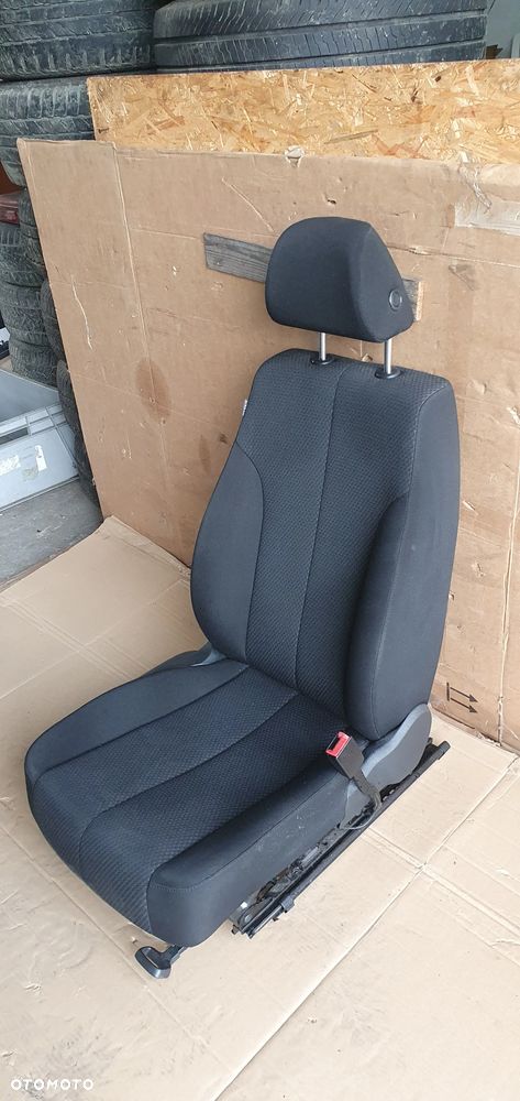 Fotel pasażera prawy przód przedni VW Passat B6 - 4