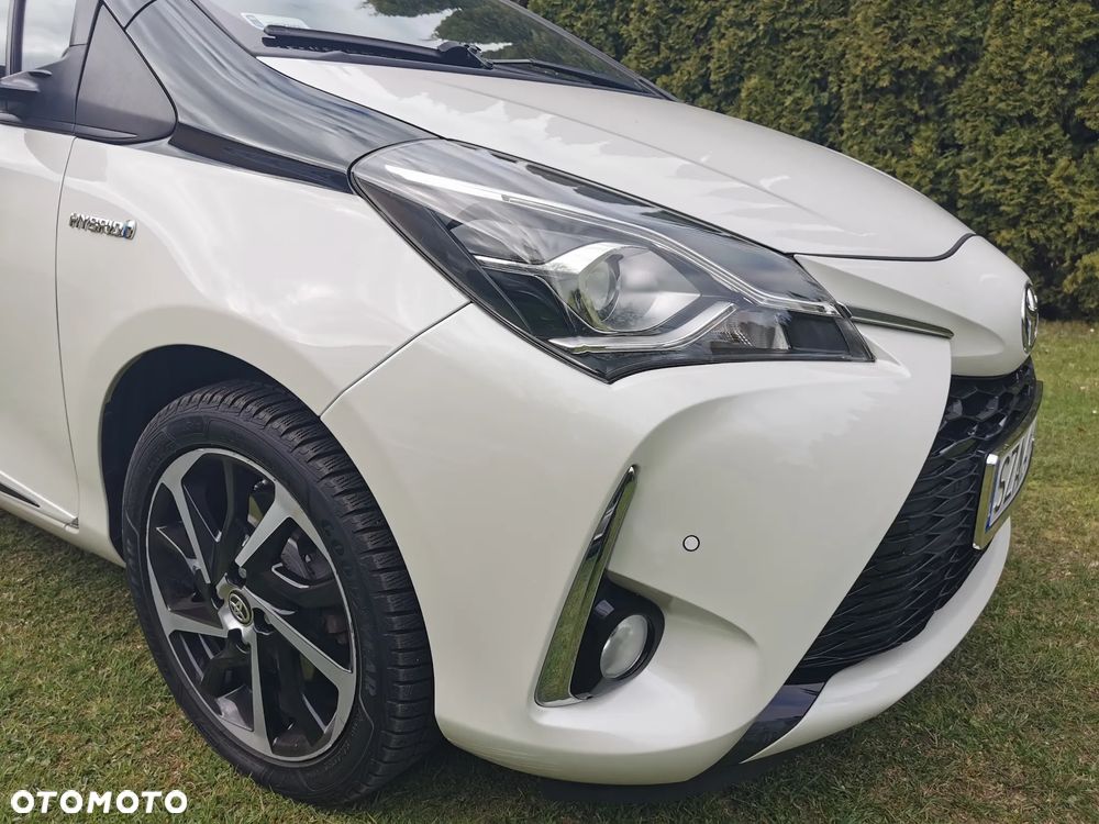Toyota Yaris Hybrid 100 Selection - 3