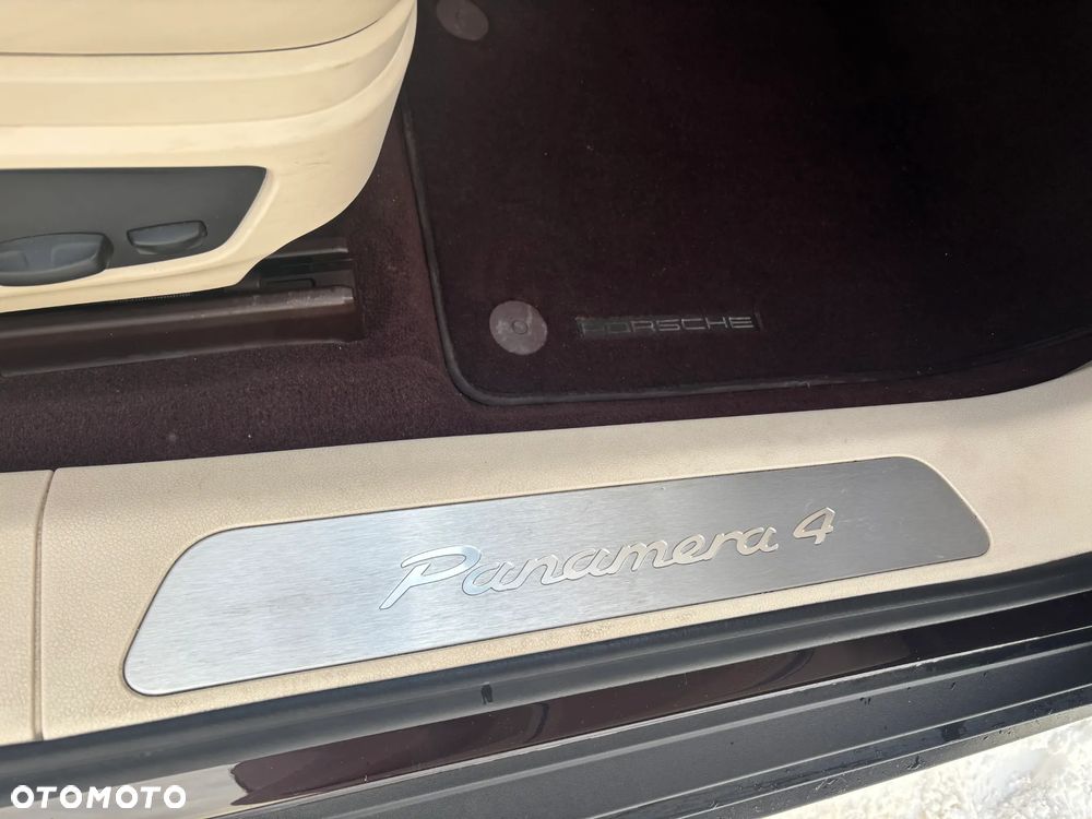 Porsche Panamera 4 E-Hybrid Executive - 32