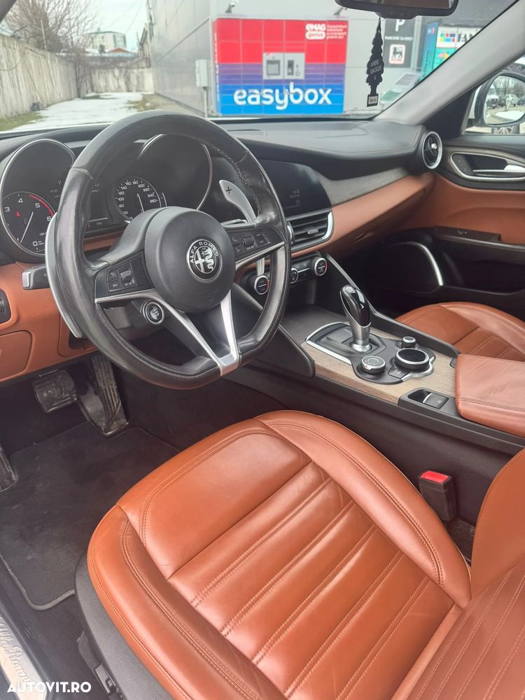 Alfa Romeo Giulia 2.2 AT8 Business - 5