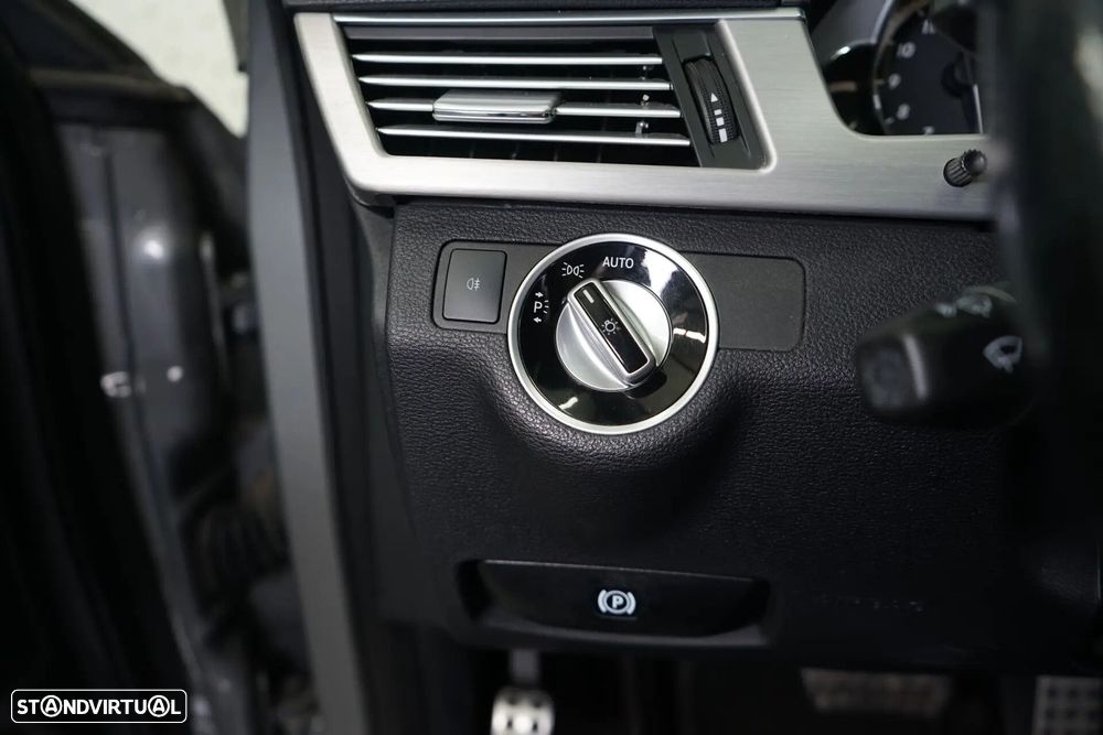 Mercedes-Benz E 220 CDi Avantgarde BlueEfficiency Auto - 29