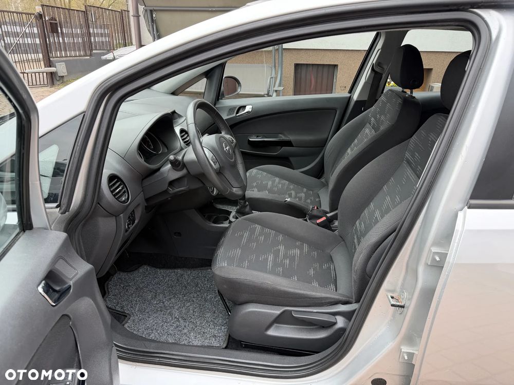 Opel Corsa 1.2 16V Essentia - 20