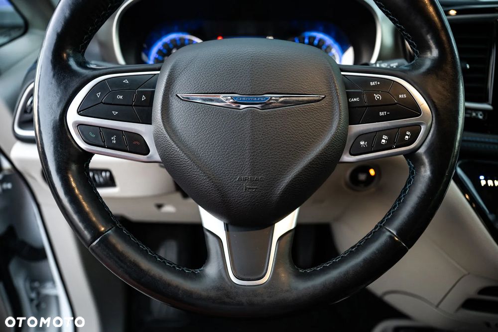 Chrysler Pacifica - 28