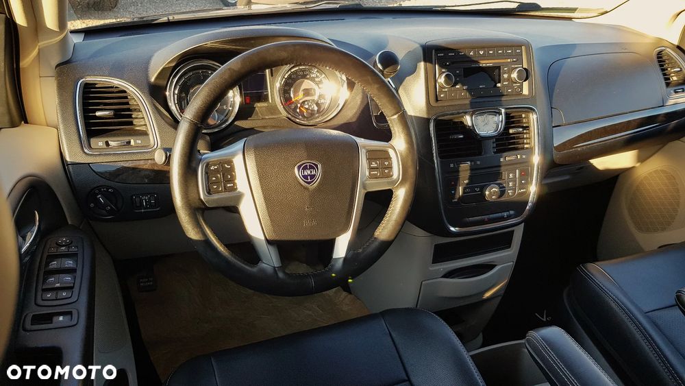 Lancia Voyager 2.8CRD Gold - 37