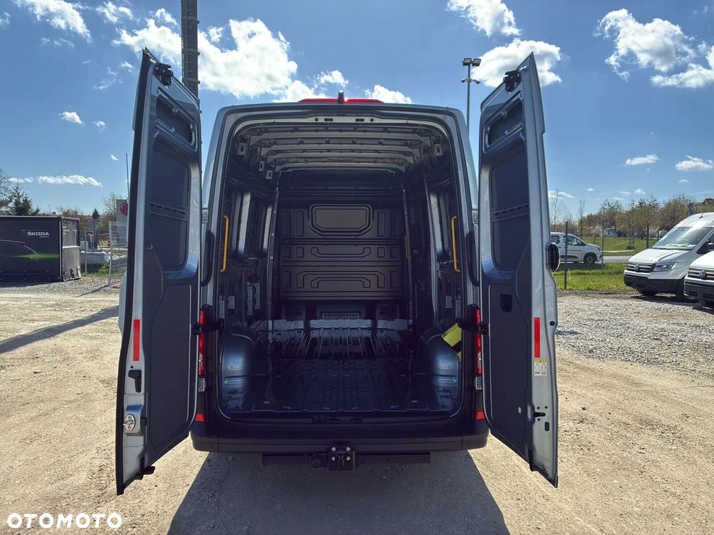 Volkswagen Crafter 35 Furgon, 2.0 TDI 177KM, Wysoki dach, r. o. 3640 - 11