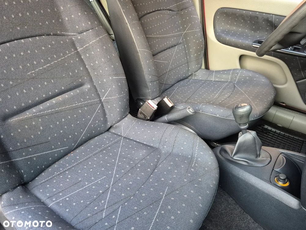 Renault Clio - 23
