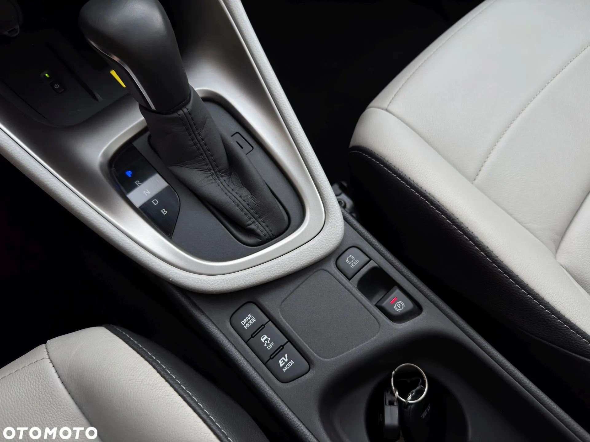 Toyota Yaris Hybrid 1.5 VVT-i Premiere Edition - 24