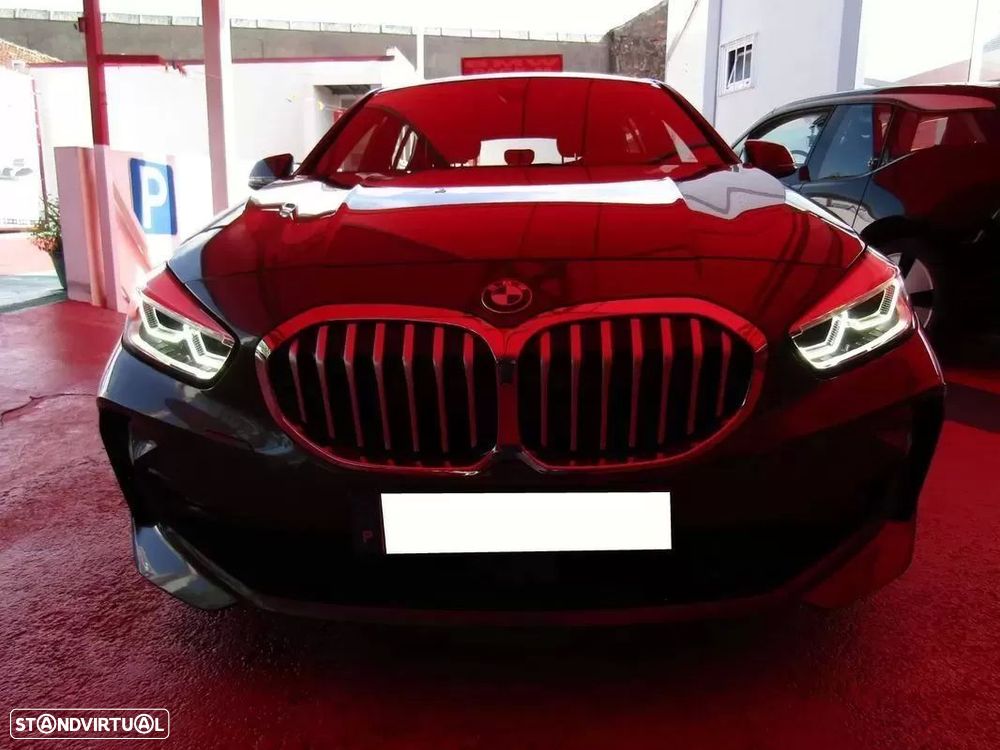 BMW 116 d Pack Desportivo M foto 2
