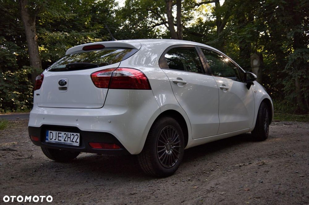Kia Rio 1.2 L - 5