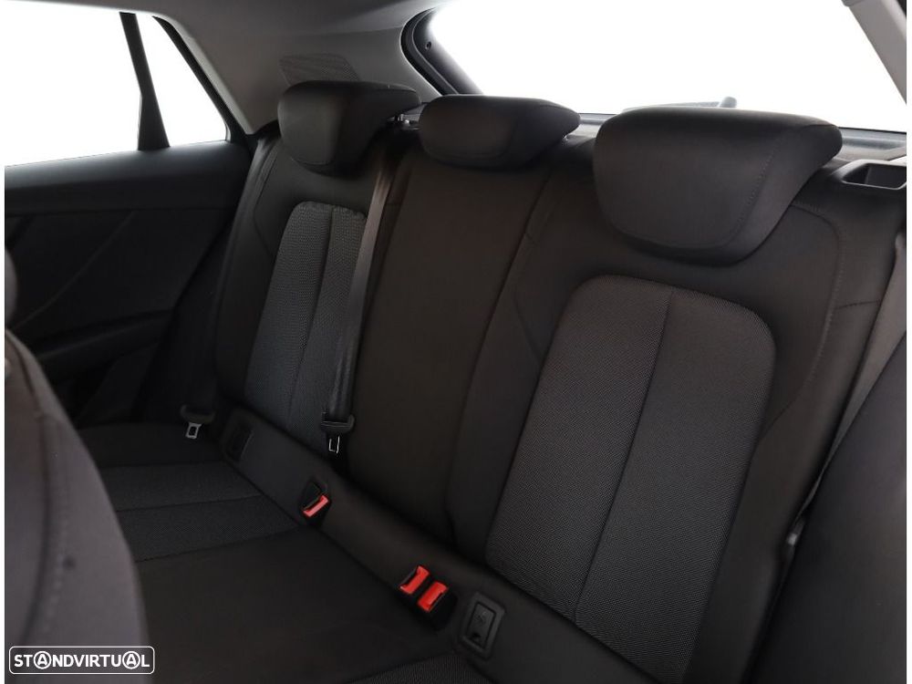 Audi Q2 30 TFSI Advanced — fotografia 11