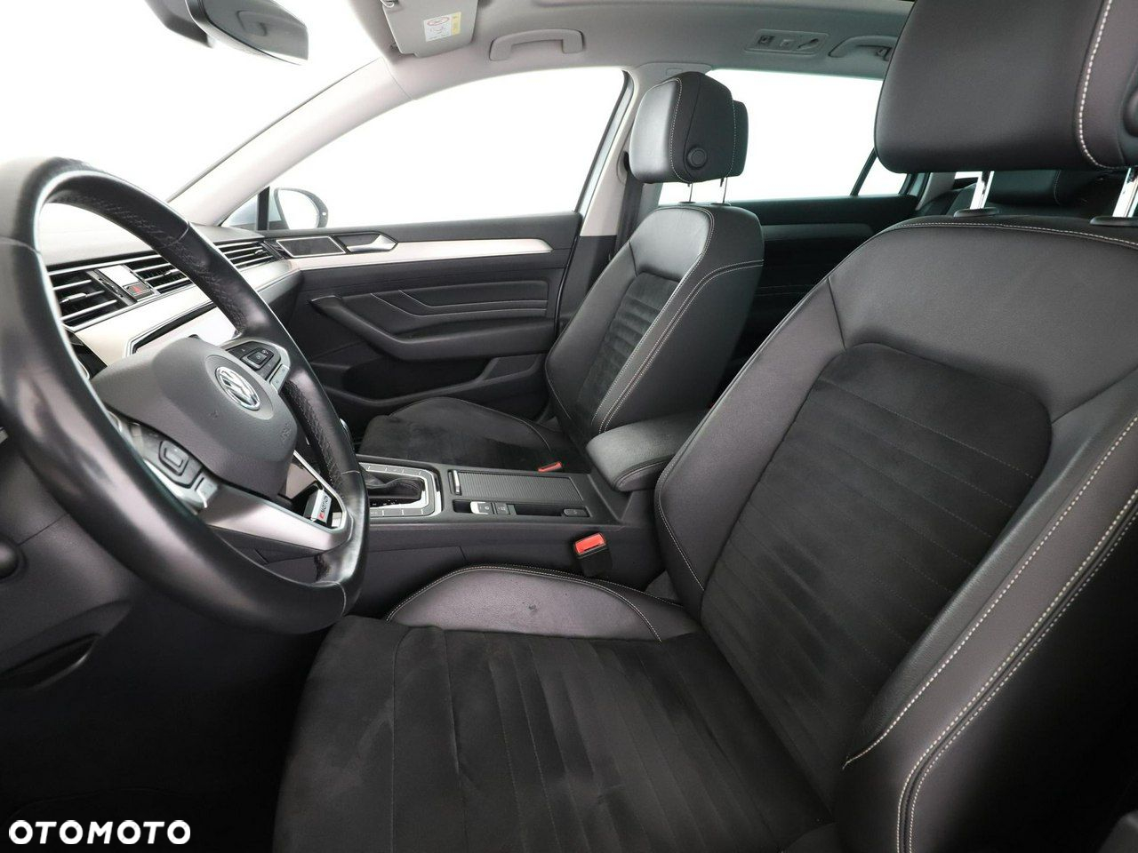 Volkswagen Passat Variant 2.0 TDI SCR 4Motion DSG Elegance - 13