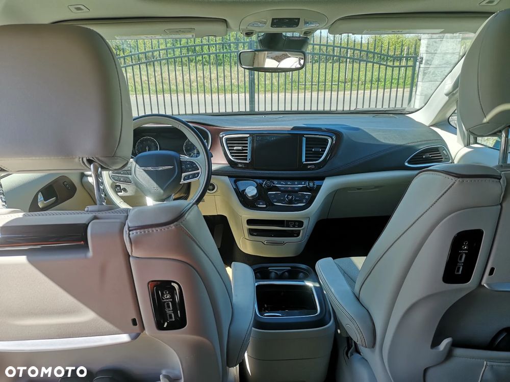 Chrysler Pacifica - 21