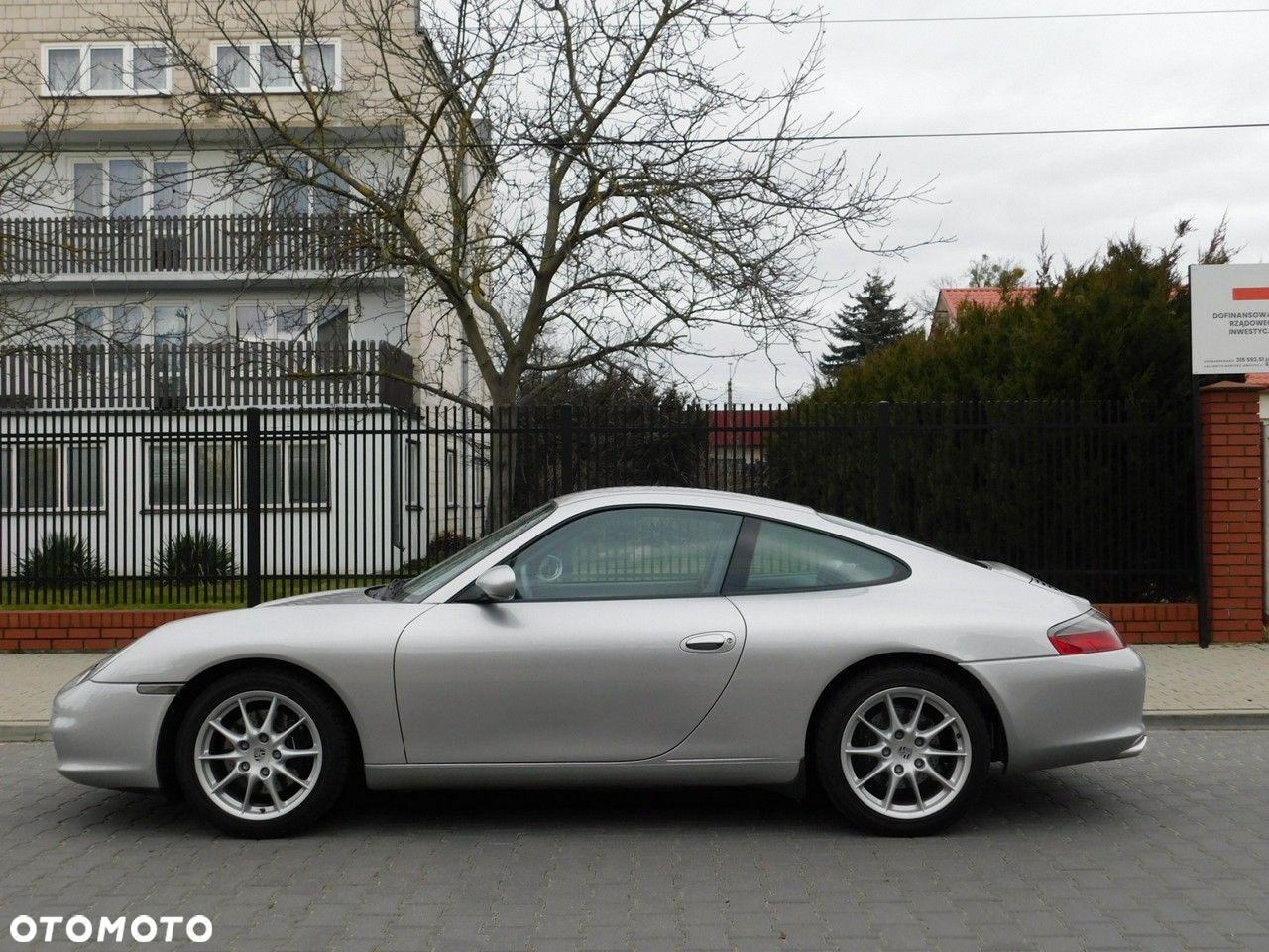 Porsche 911 Carrera - 12