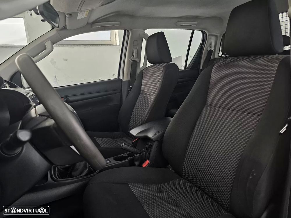 Toyota Hilux 2.4 D-4D 4WD CD CM - 13