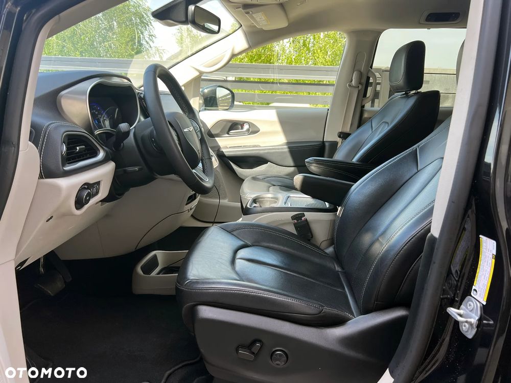 Chrysler Pacifica - 13
