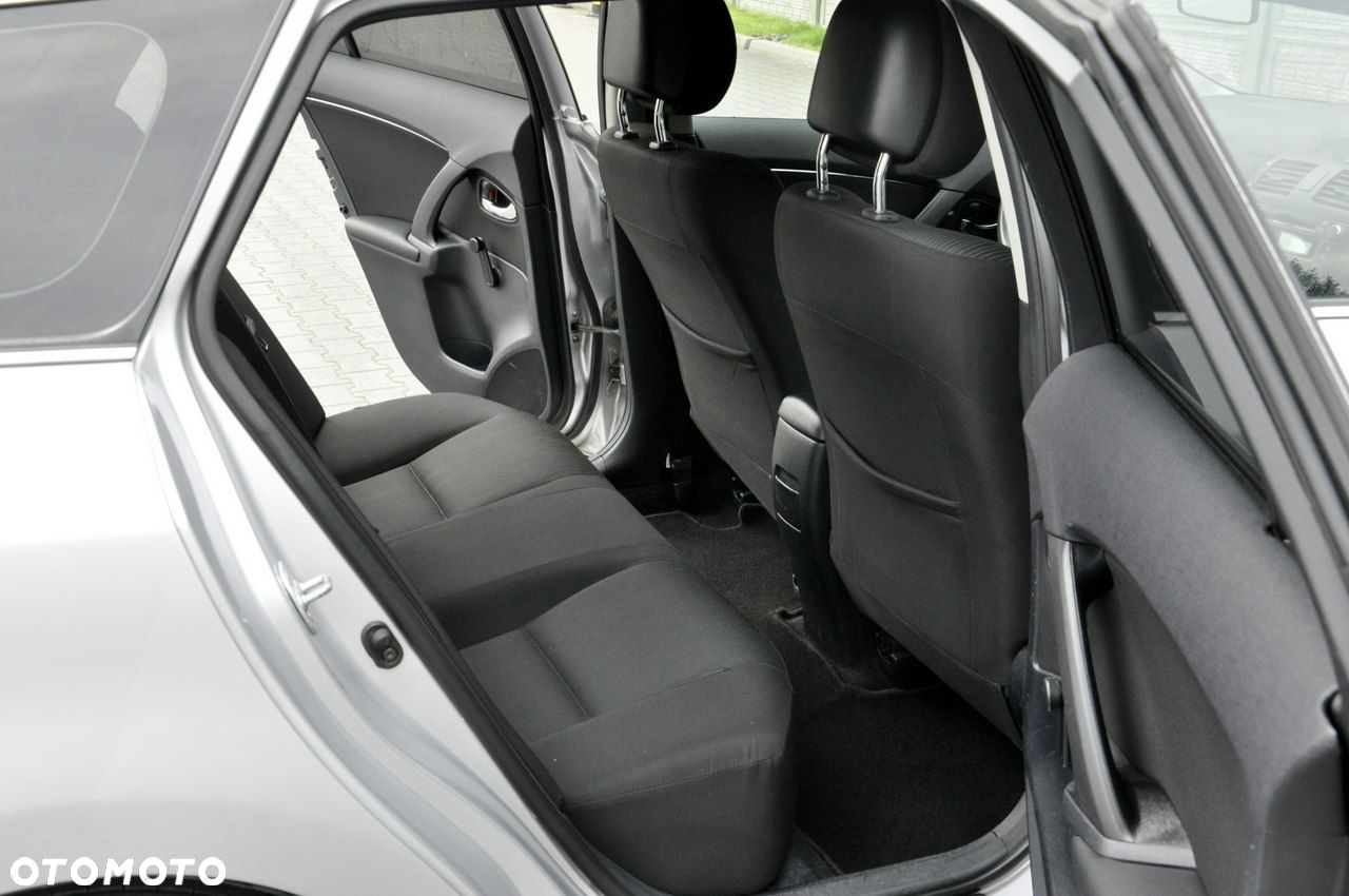 Toyota Avensis Combi 1.6 Sol - 18