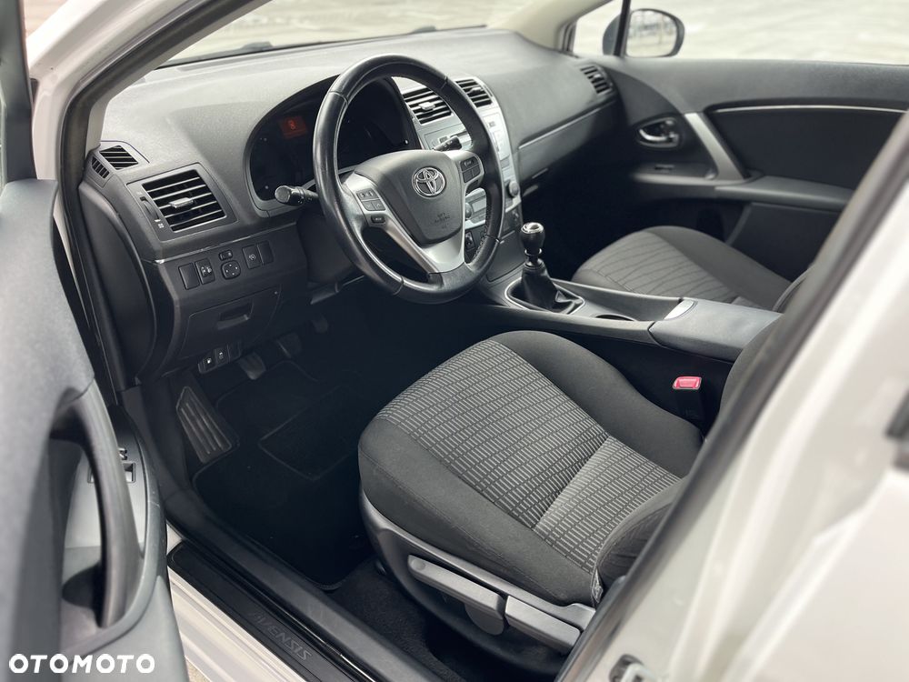 Toyota Avensis 1.6 Comfort - 20