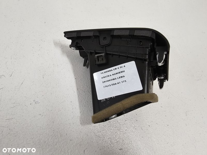 HONDA CR-V IV 4 KRATKA NAWIEWU ŚRODKOWA LEWA 77615-T0A-0A1 - 3