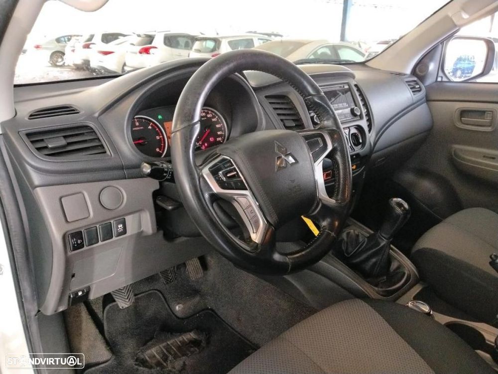 Mitsubishi L200 2.4 DI-D Club Invite 4WD c/IVA - 3