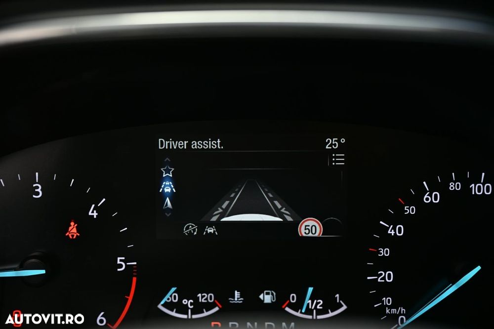 Ford Focus 2.0 EcoBlue Start-Stopp-System Aut. TITANIUM - 32