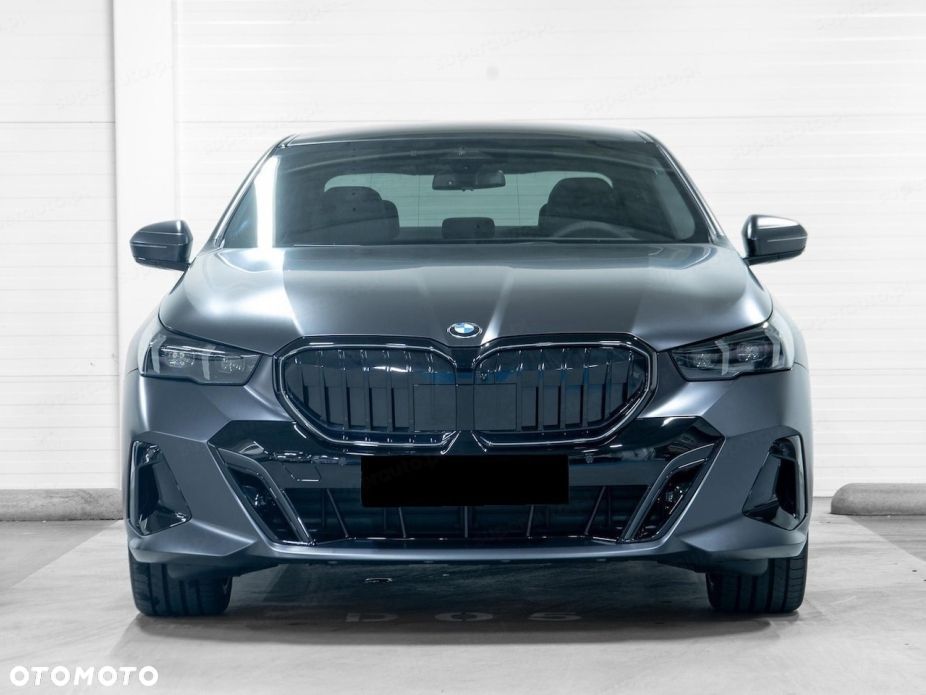 BMW Seria 5 540d xDrive mHEV M Sport - 8