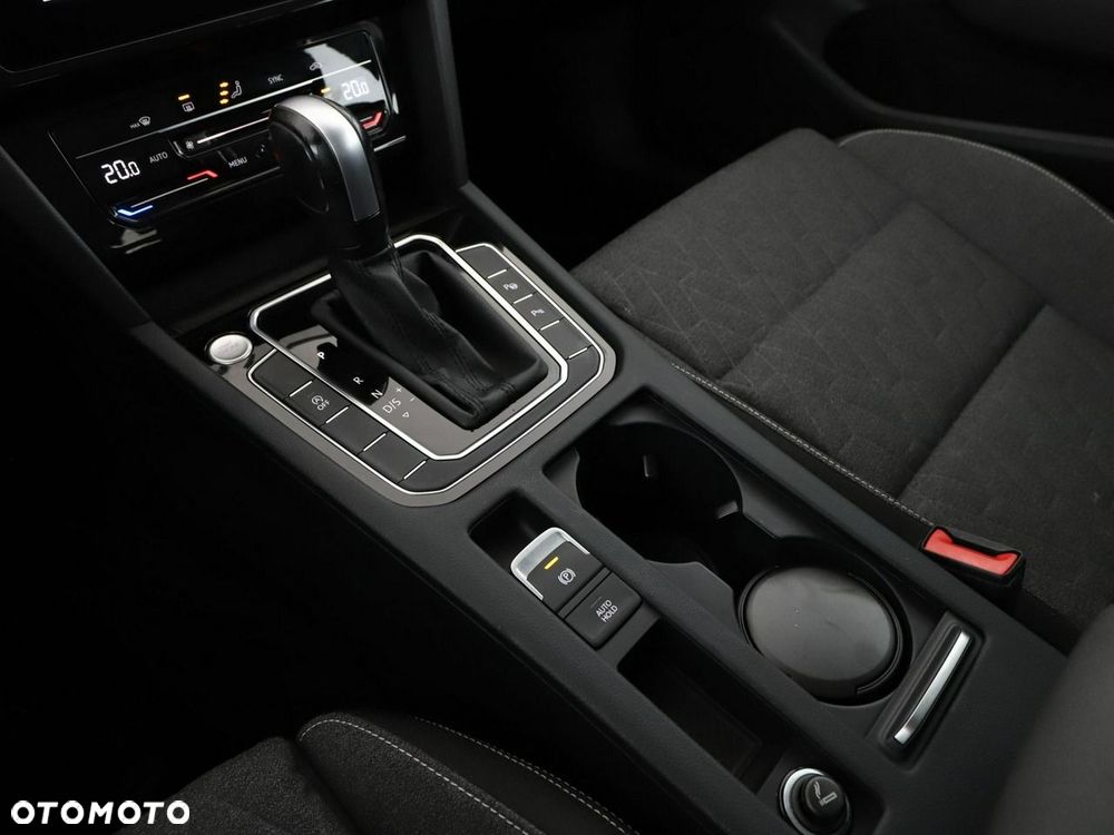 Volkswagen Passat Variant 2.0 TDI SCR DSG Business - 30