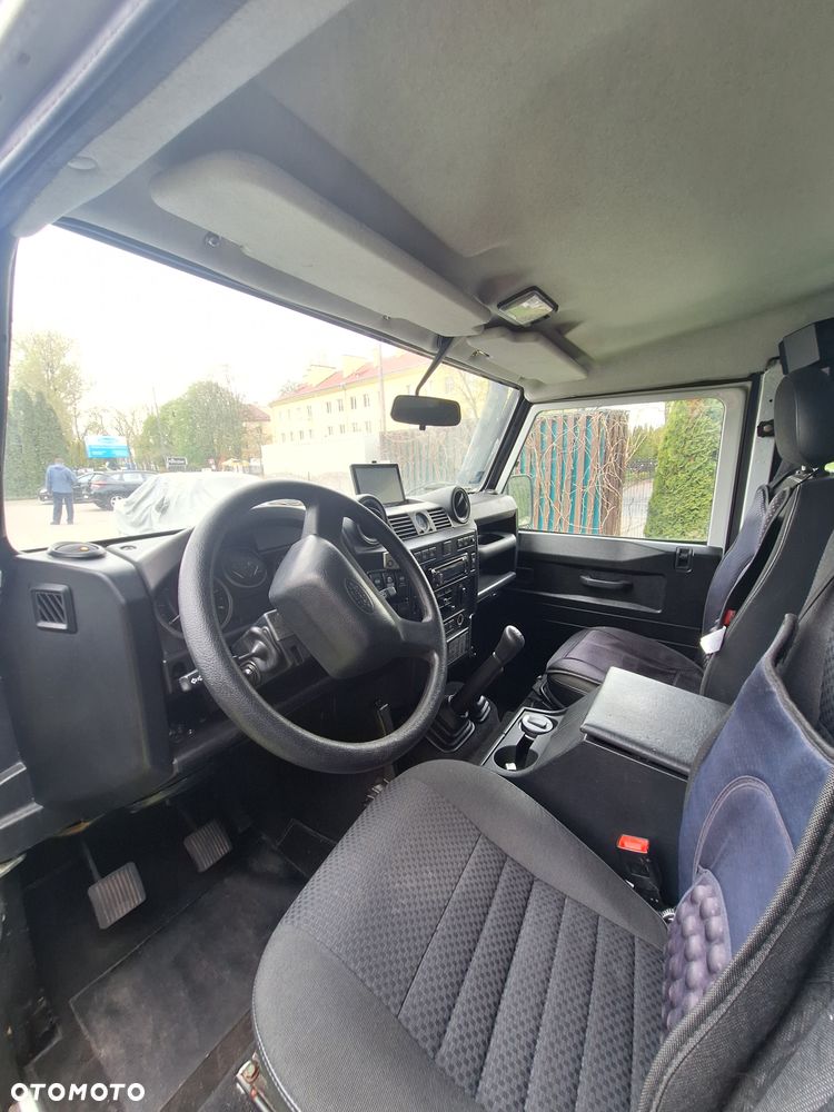 Land Rover Defender - 7