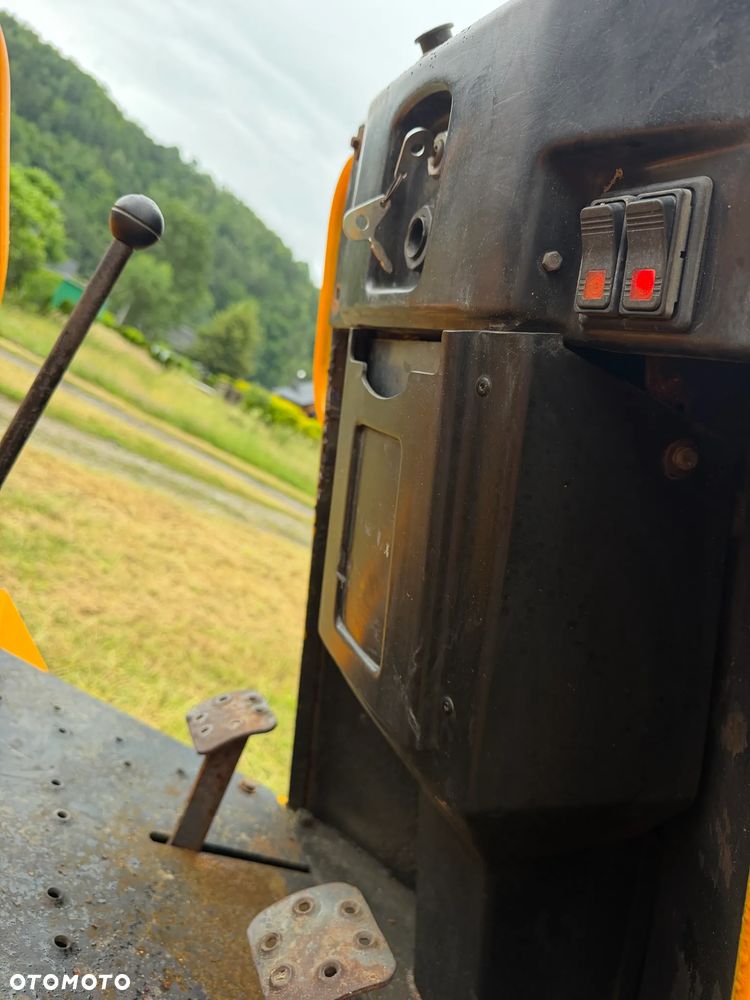 Thwaites MACH Wozidło Budowlane-Rolnicze. Wózek z Obrotową Kolebą. 3 tony ładowność. 4x4. Silnik YANMAR 4 cylindry 50 km. Jazda 3 prędkości. Maszyna w ładnym stanie z Norweskiego Gospodarstwa! Ani deka luzów i wycieków! Pełny Oryginał. Hamulce brzytwa. Serwisy w DEKRA. Maszyna Woziła lekkie ładunki. Wielka Okazja. Wszystko w pełnym Oryginale. Opony Oryginał. Oświetlenie Fabryczne!  Mocny Silnik 4 cylindry. OKAZJA TANIO - 26