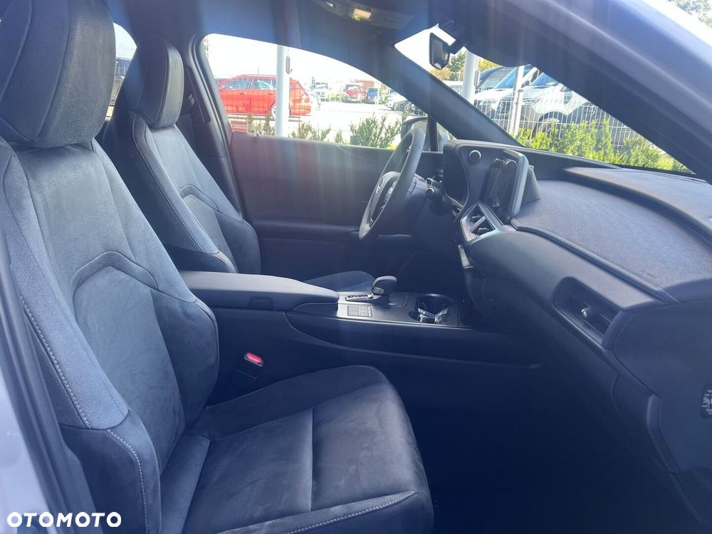 Lexus UX 300h Business - 15