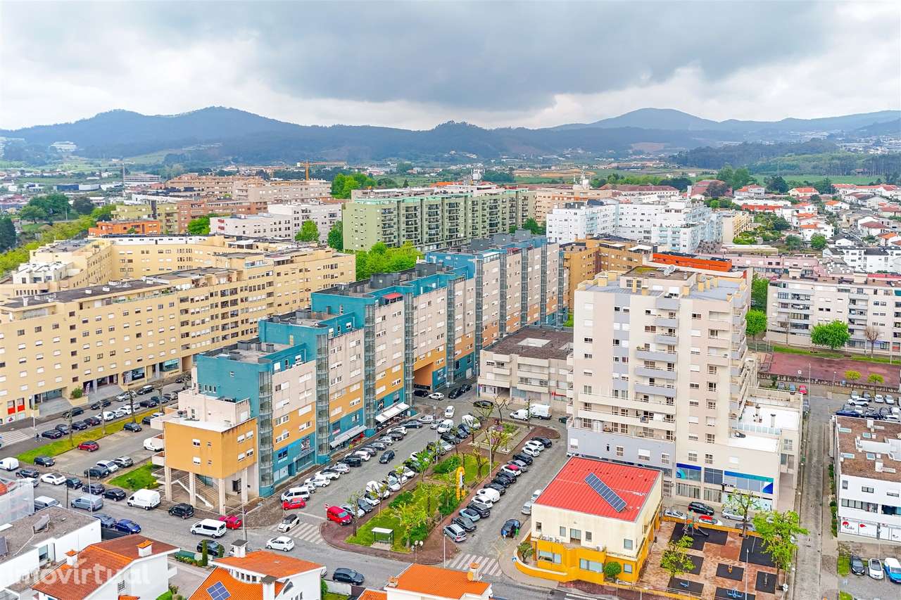 Apartamento T4 em Barcelos – Espaço, Conforto e Excelente Varanda! - Grande imagem: 3/35