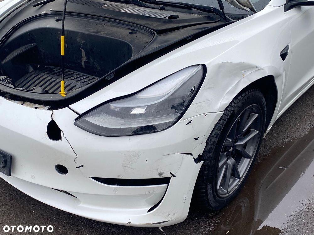 Tesla Model 3 - 5