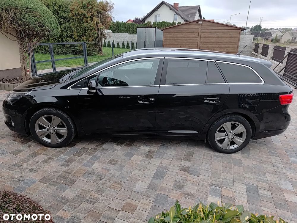 Toyota Avensis 1.8 Premium - 9
