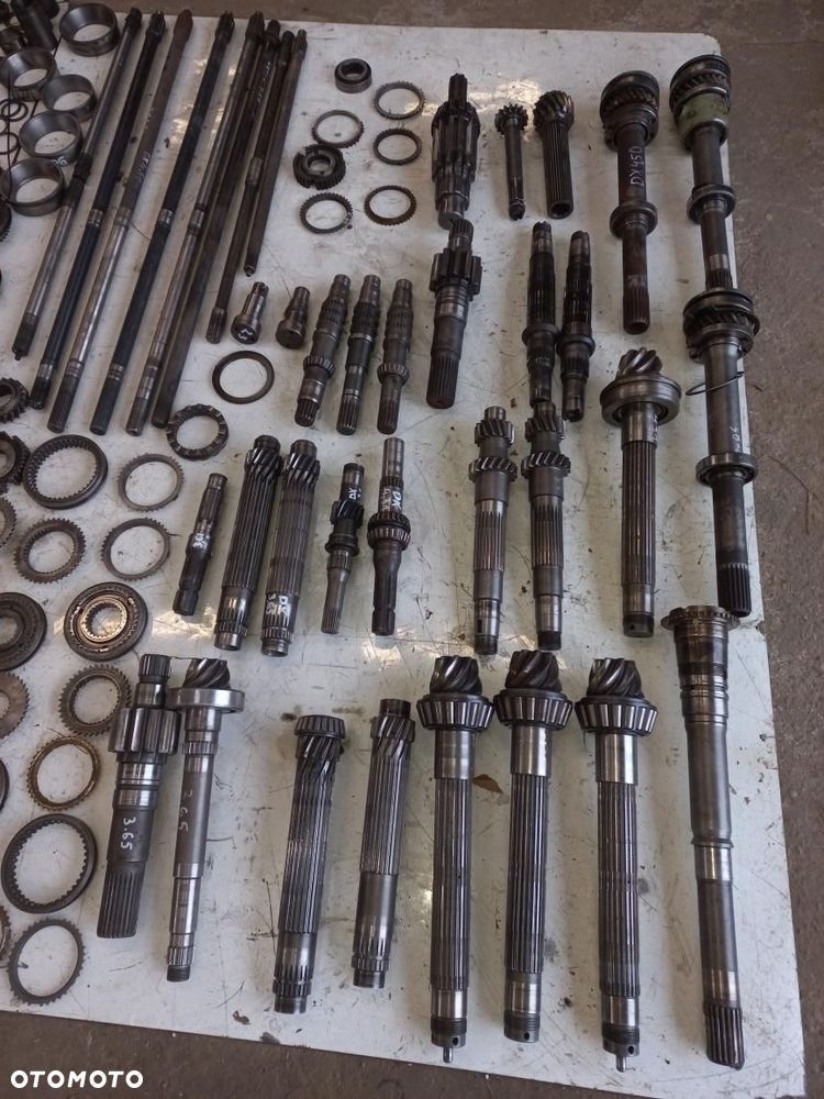 Części skrzyni biegów DEUTZ FAHR DX koła zębate,wałek sprzęgłowy,łożysko stożkowe,igiełkowe,synchronizator 1-2,3-4,tryb,wolne szybkie,pierścień synchronizatora,hamulec,nakładka,koronka,6.05,6.10,6.30,6.50,4.10,4.30,4.50,4.70,3,10.3,70,90,120,3,65. - 4