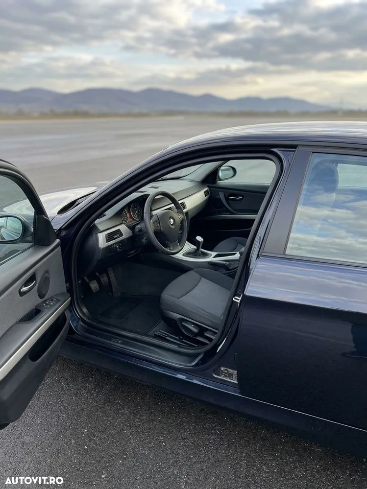 BMW Seria 3 320i - 8