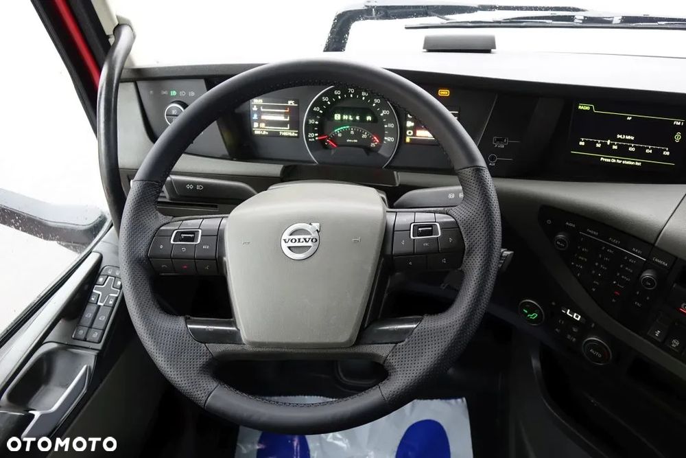 Volvo FH 500 GLOBETROTTER XL / STANDARD/ AUTOMAT / EURO 6 / KLIMATYZACJA POSTOJOWA/ 2 ZBIORNIKI PALIWA - 30