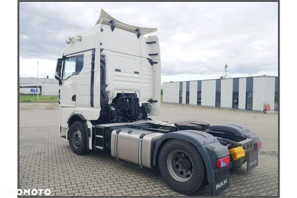 MAN Vehicle Tractor 4x2 Standard - 4
