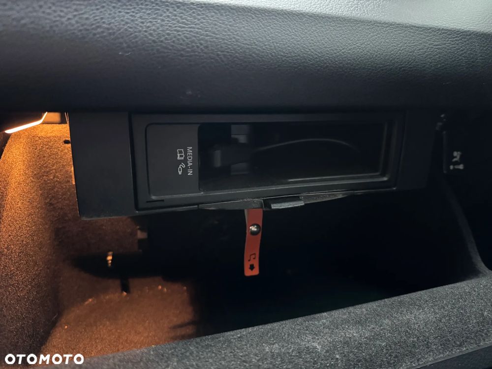 Volkswagen Passat Variant 2.0 TDI DSG BlueMotion Technology Comfortline - 26