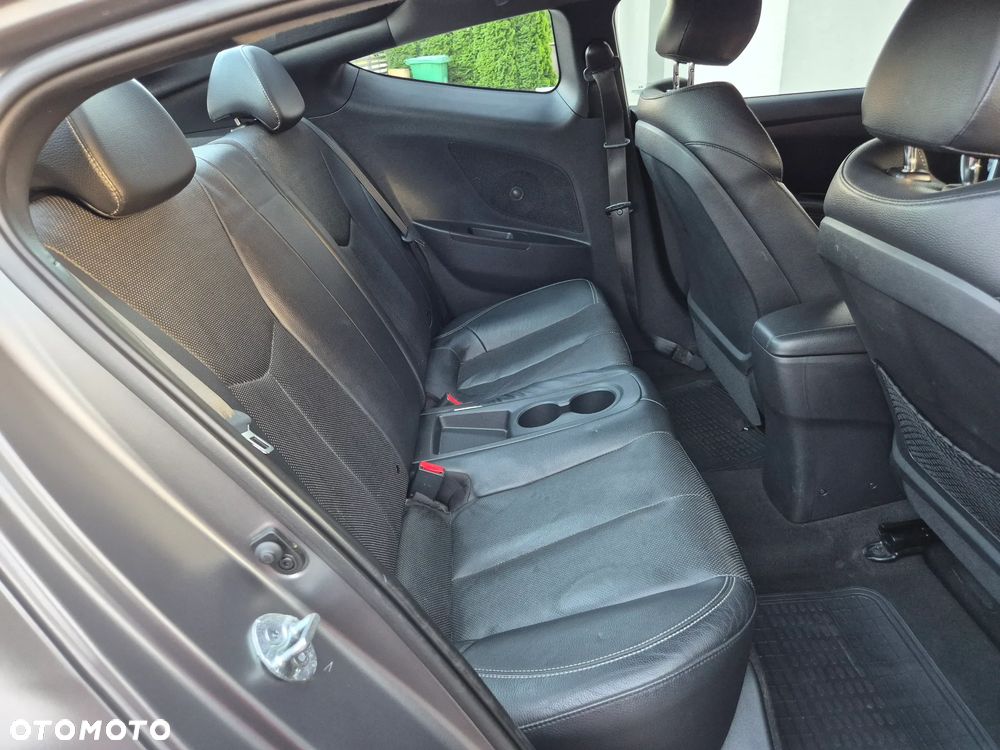 Hyundai Veloster - 29