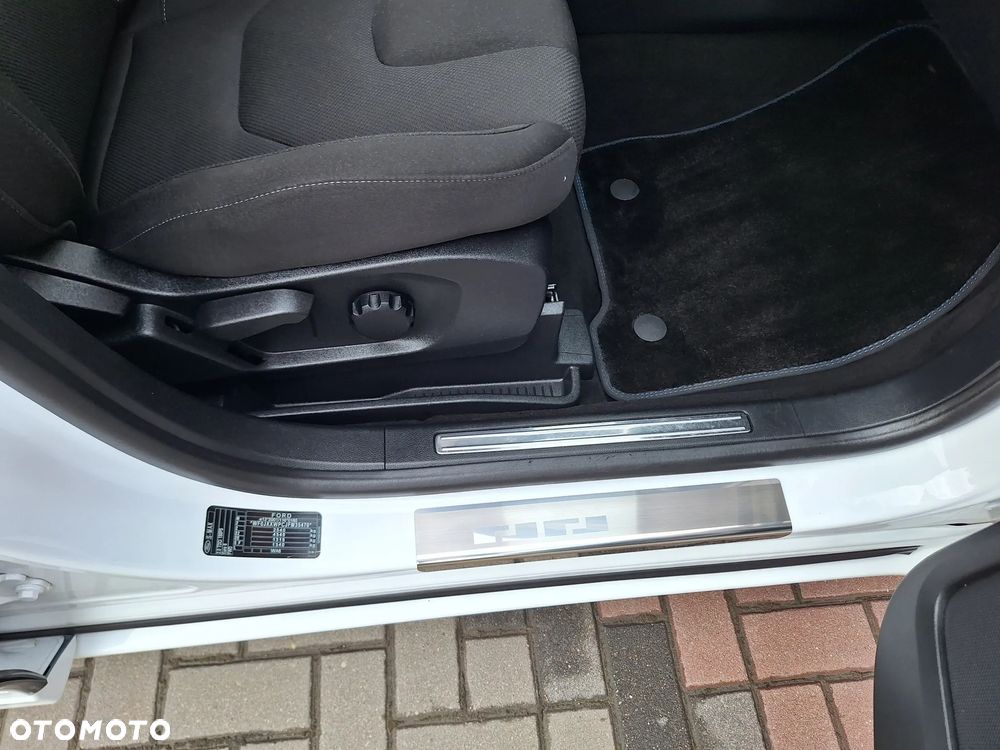 Ford S-Max - 31