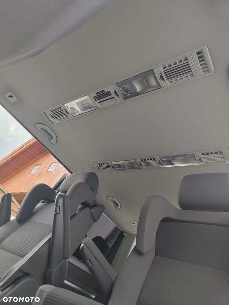 Volkswagen Multivan - 22