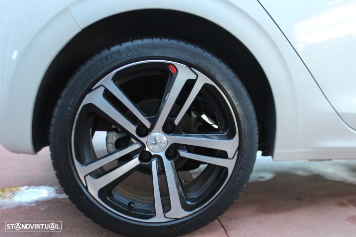 Peugeot 208 1.2 PureTech GT Line EAT6 - 7