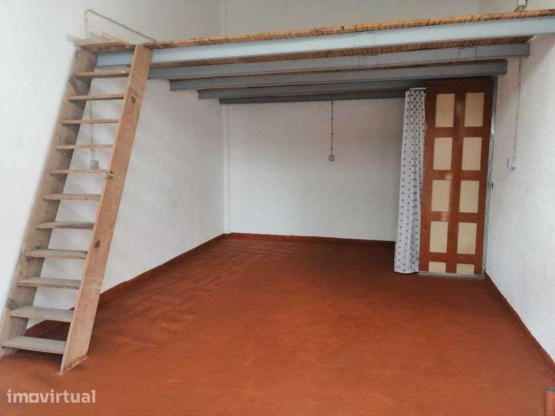 Arrendo a garagem/armazém/arrecadação