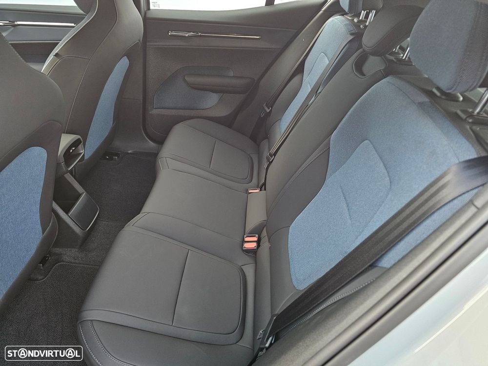 Volvo EX30 69 kWh Single Motor Extended Range Core - 35