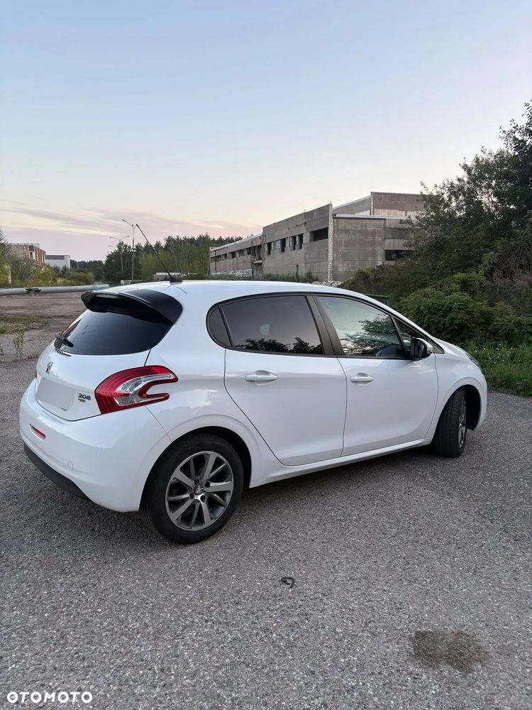 Peugeot 208 - 13