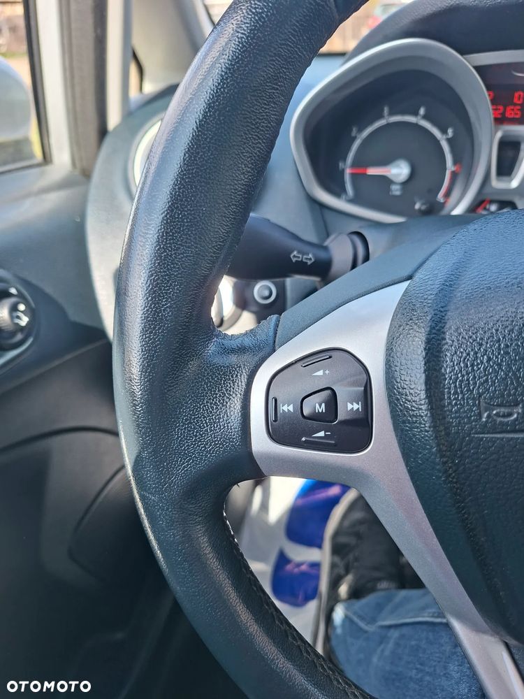 Ford Fiesta 1.4 Autom Trend - 17
