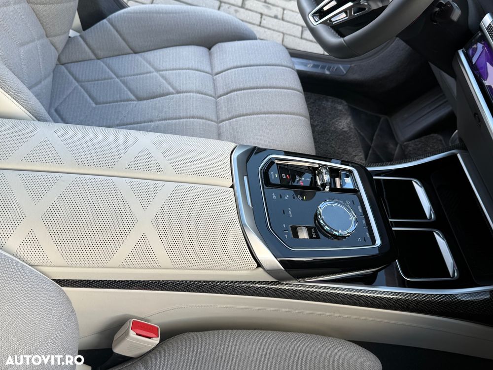 BMW M7 M760e xDrive - 23