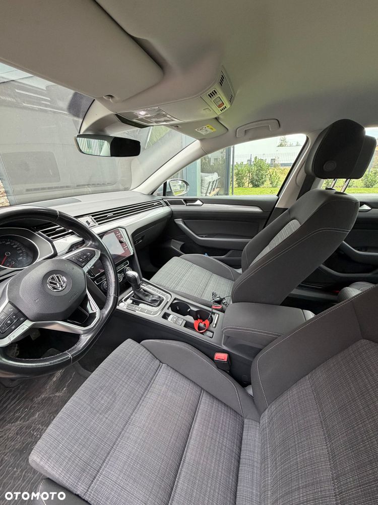 Volkswagen Passat - 23