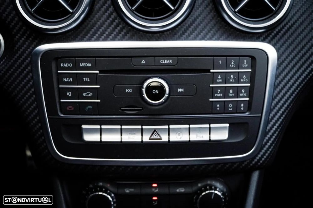 Mercedes-Benz A 180 d AMG Line - 22